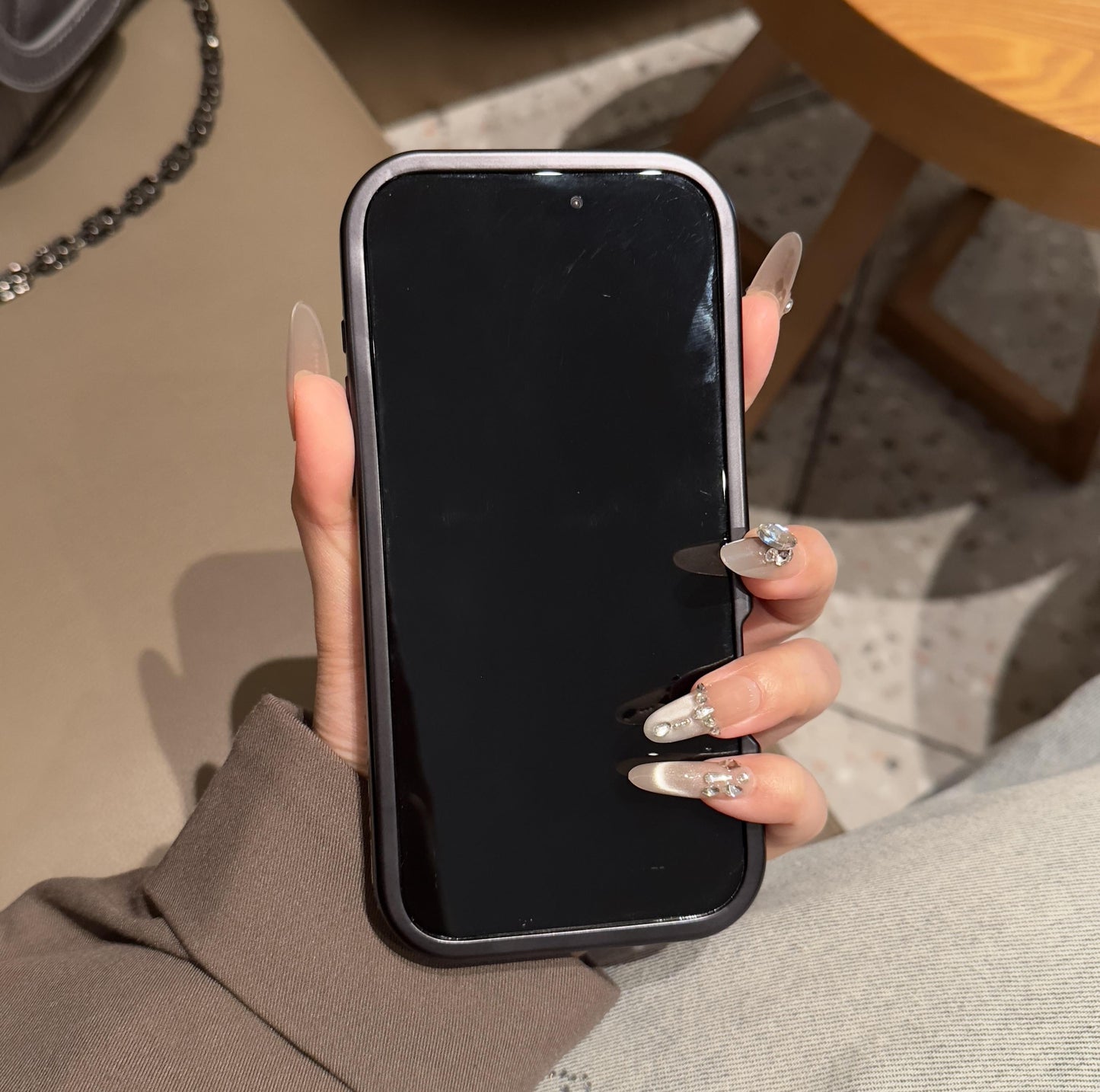 Elegantní obal na iPhone s květinovým designem — prémiová ochrana s elegantním designem