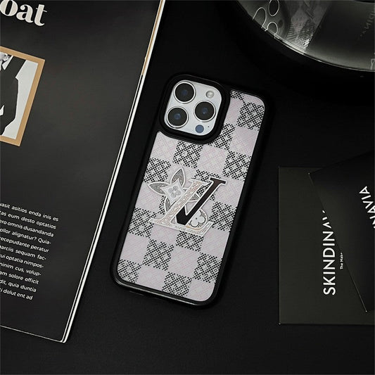 Luxusní černé rohové pouzdro na iPhone