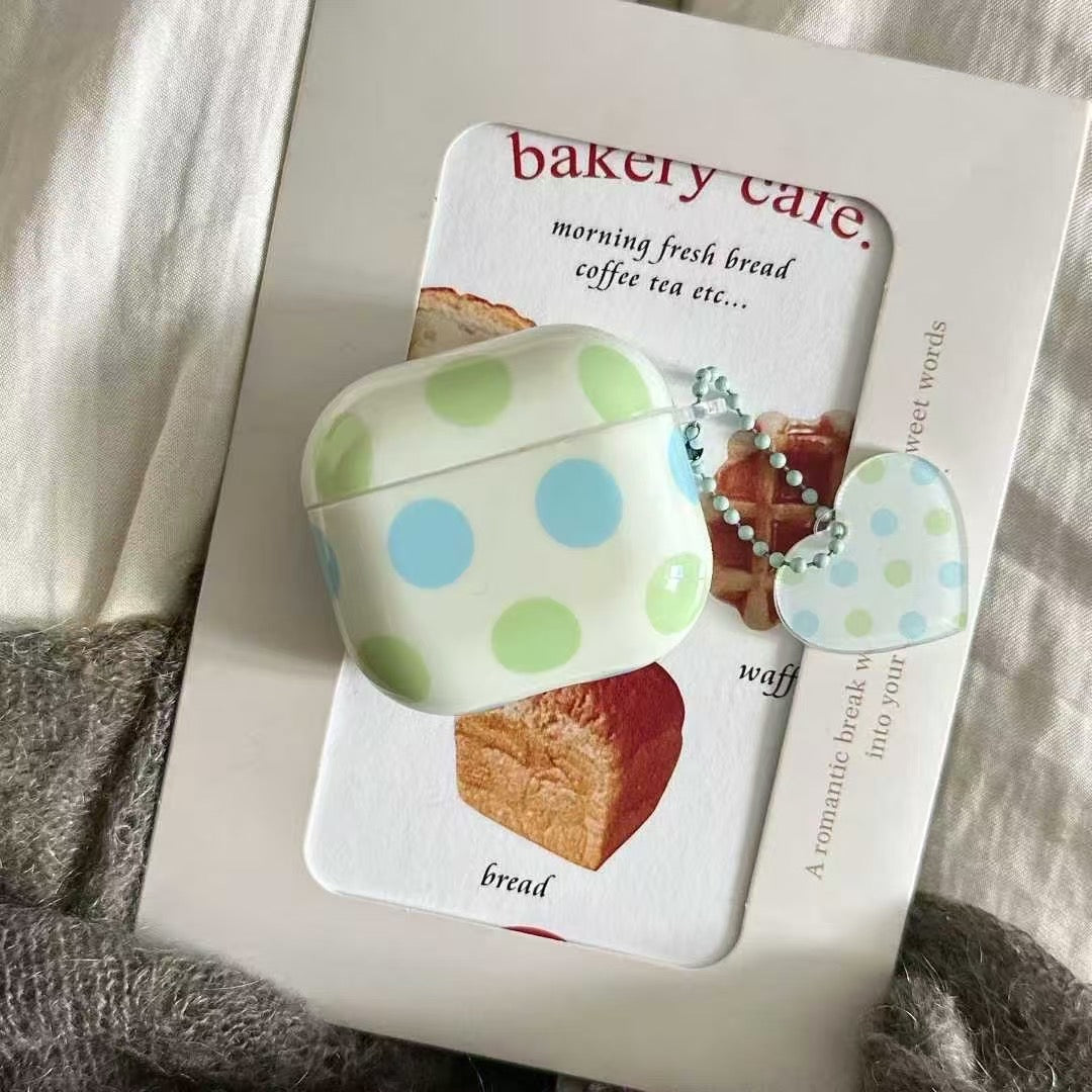 Pouzdro na AirPods Polka Dot se srdíčkem – pastelově modré & zelené