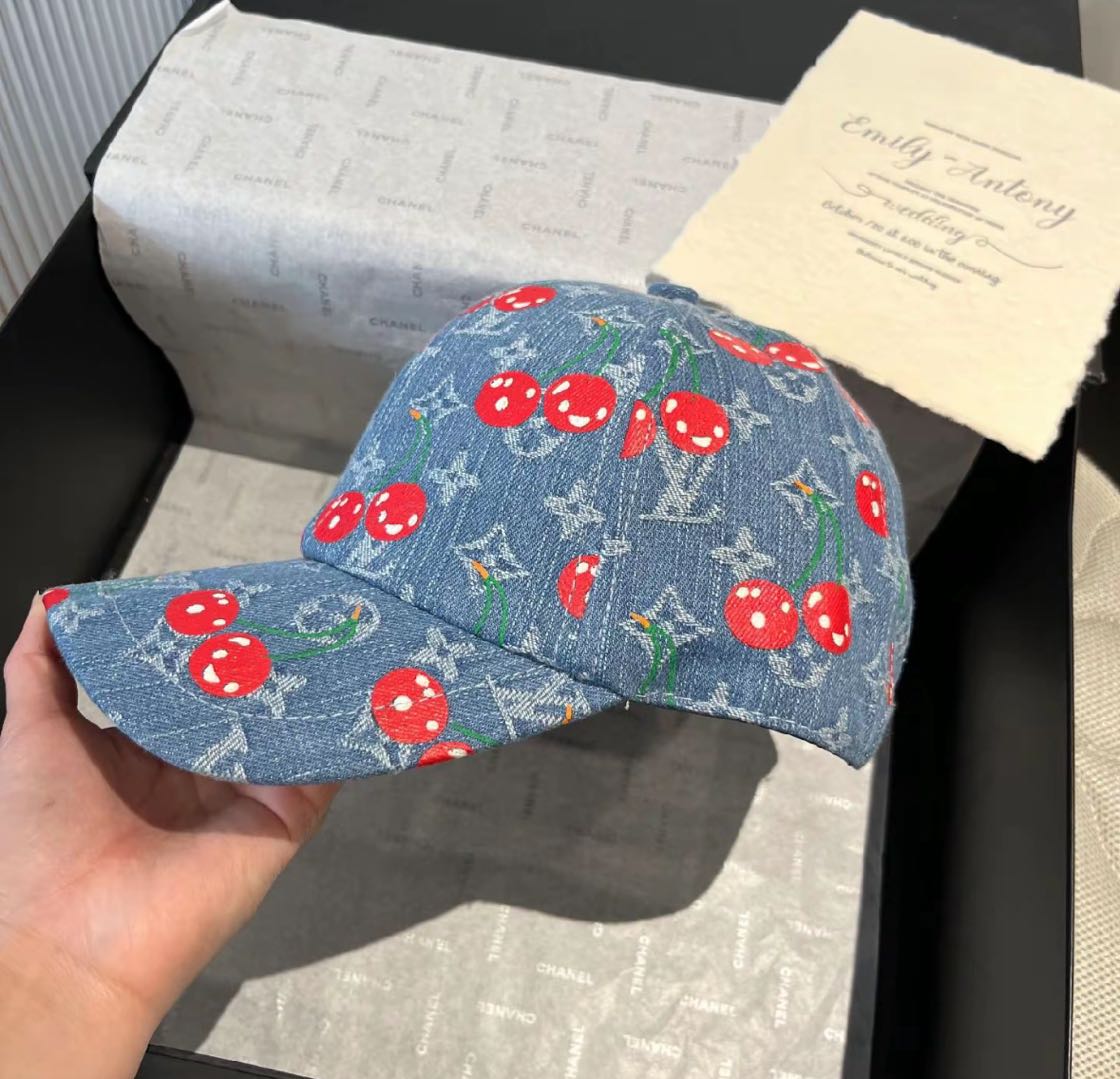 Niedlicher Hut mit Kirschmuster, ein Must-Have für Fashionistas