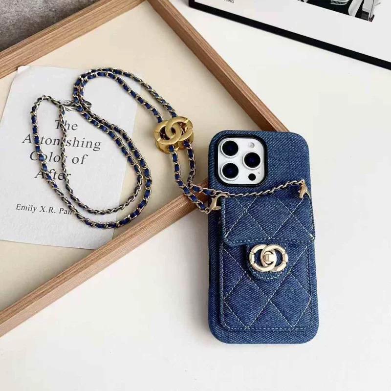 Prošívané crossbody pouzdro na iPhone s řetízkovým popruhem & kapsa na kartu