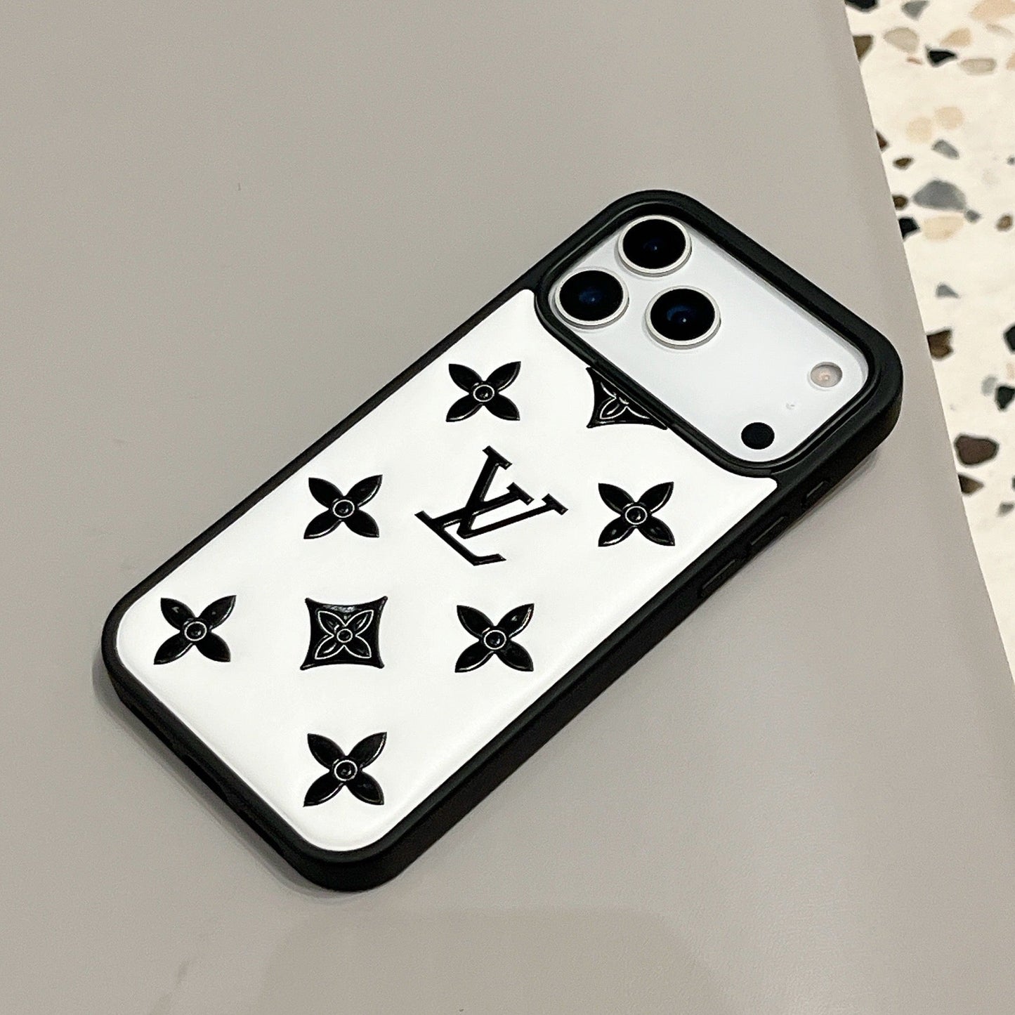 Luxusní 3D embosovaný designový obal na iPhone