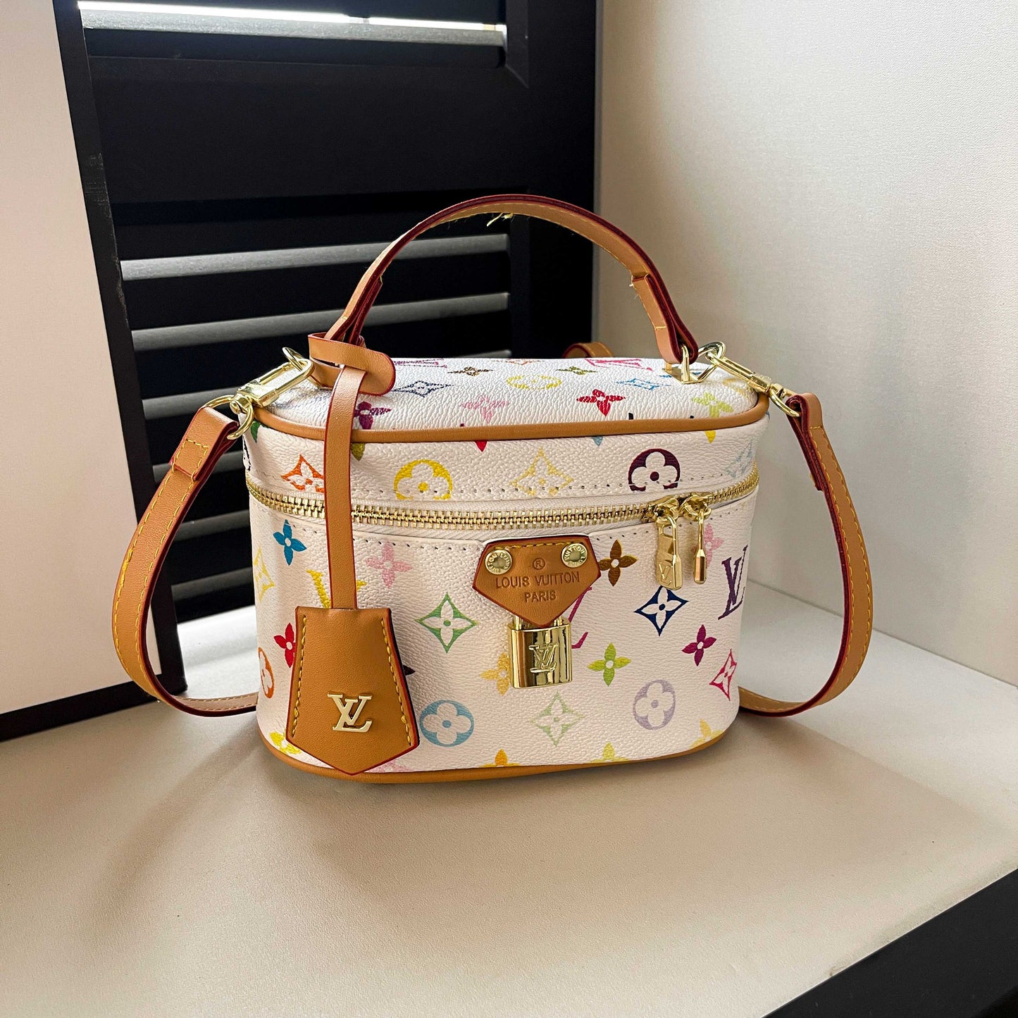Vintage-Inspired Box kabelka – Elegantní Monogram Tote Box