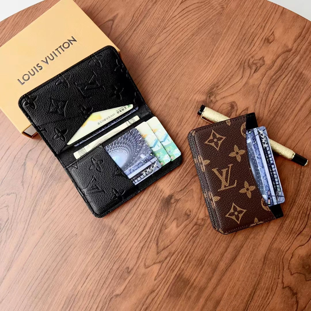 Elegantní Lou kostkované & monogramové peněženky