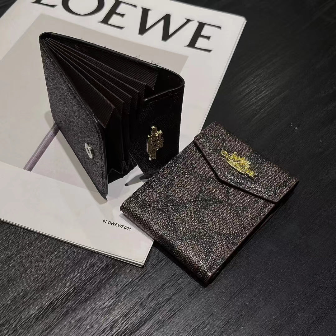Luxusní peněženky na karty s monogramy inspirované MK & CO