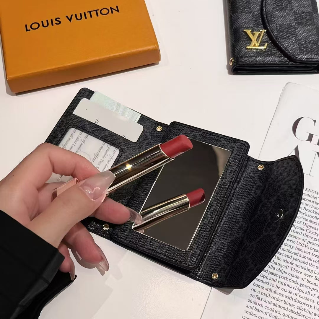 Luxusní kolekce kompaktních peněženek Monogram inspirovaná Lou & GG