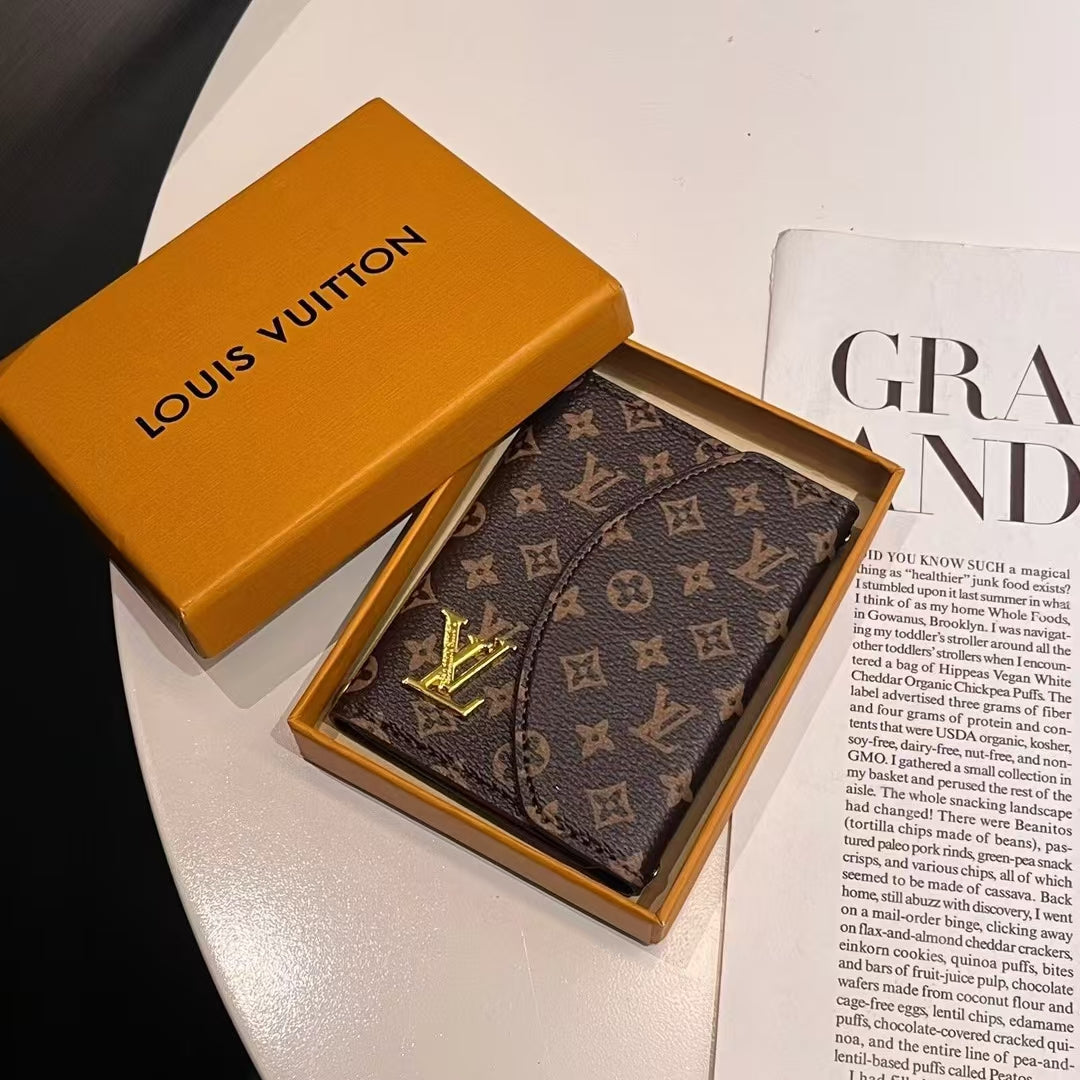 Luxusní kolekce kompaktních peněženek Monogram inspirovaná Lou & GG