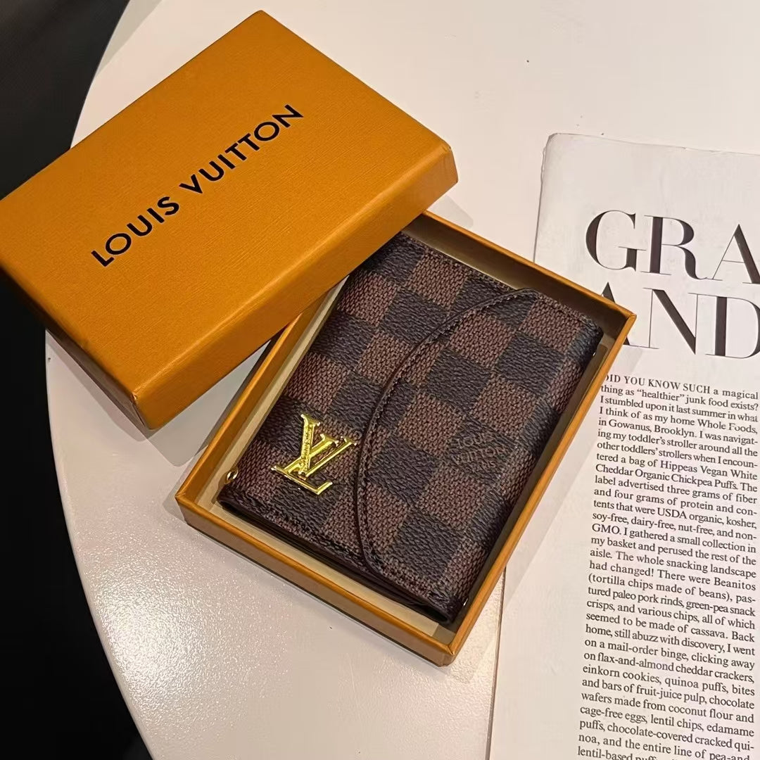 Luxusní kolekce kompaktních peněženek Monogram inspirovaná Lou & GG