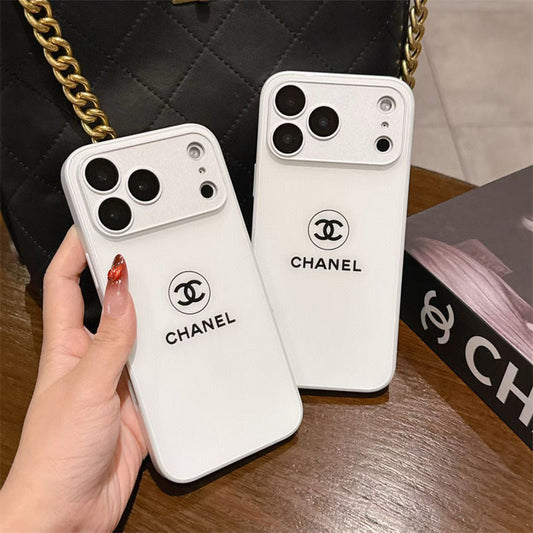 Klasický minimalistický luxusní obal na iPhone – White Gloss Edition