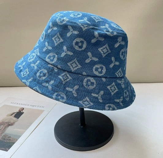 Luxusní mini taška Capucines zdobená džínovinou
