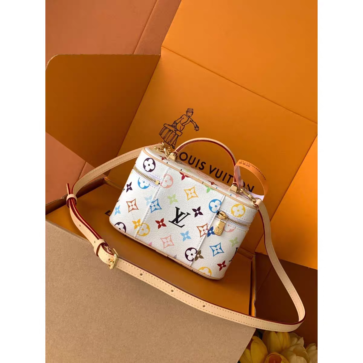 Vintage-Inspired Box kabelka – Elegantní Monogram Tote Box