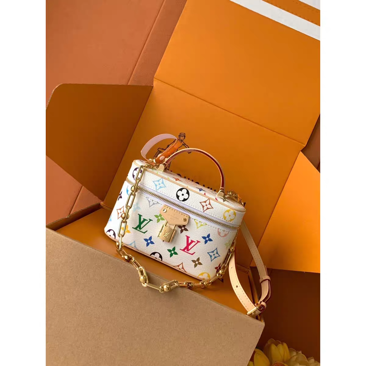 Vintage-Inspired Box kabelka – Elegantní Monogram Tote Box