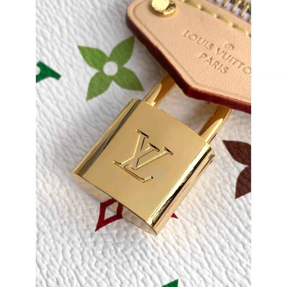 Vintage-Inspired Box kabelka – Elegantní Monogram Tote Box
