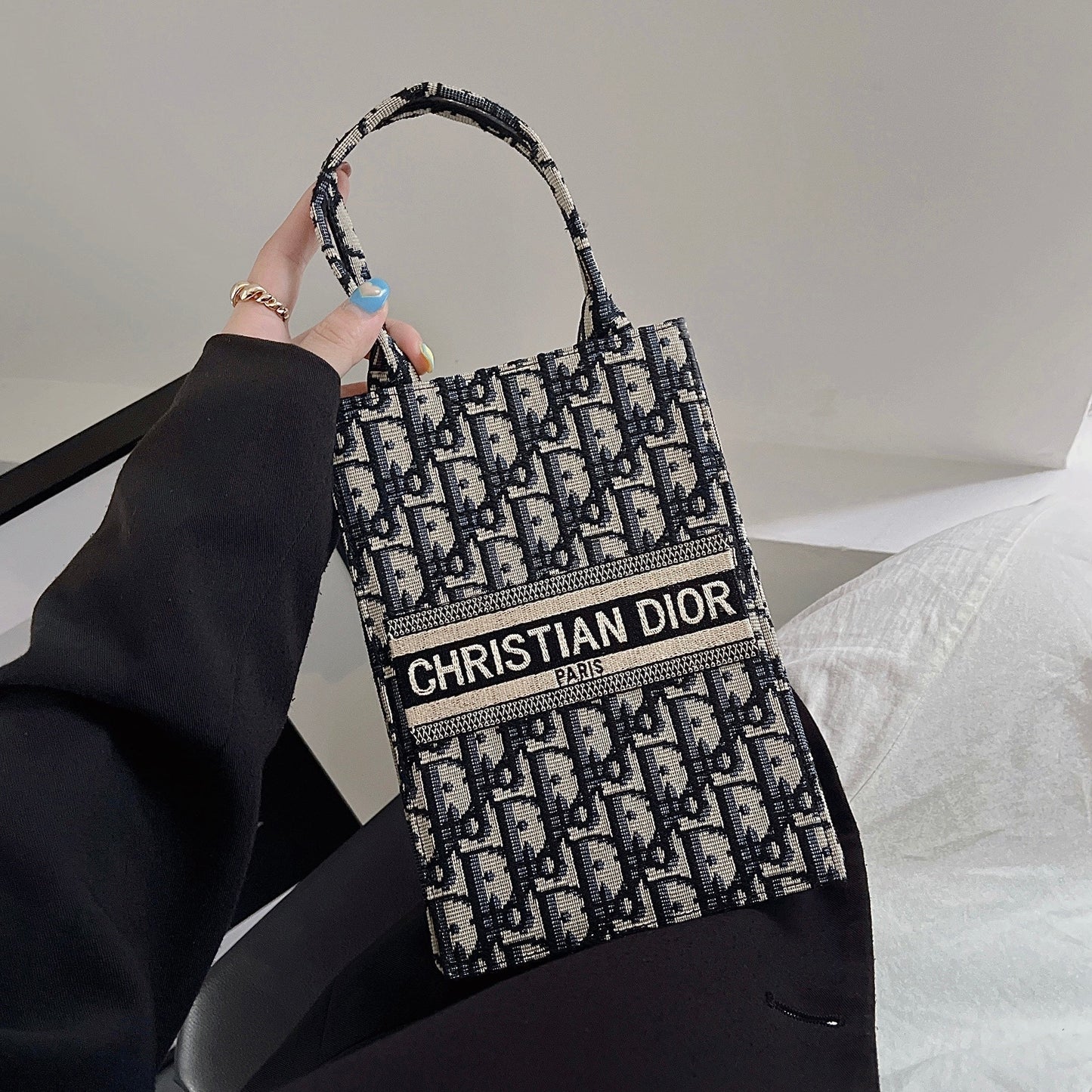 Klasická kabelka s crossbody popruhem