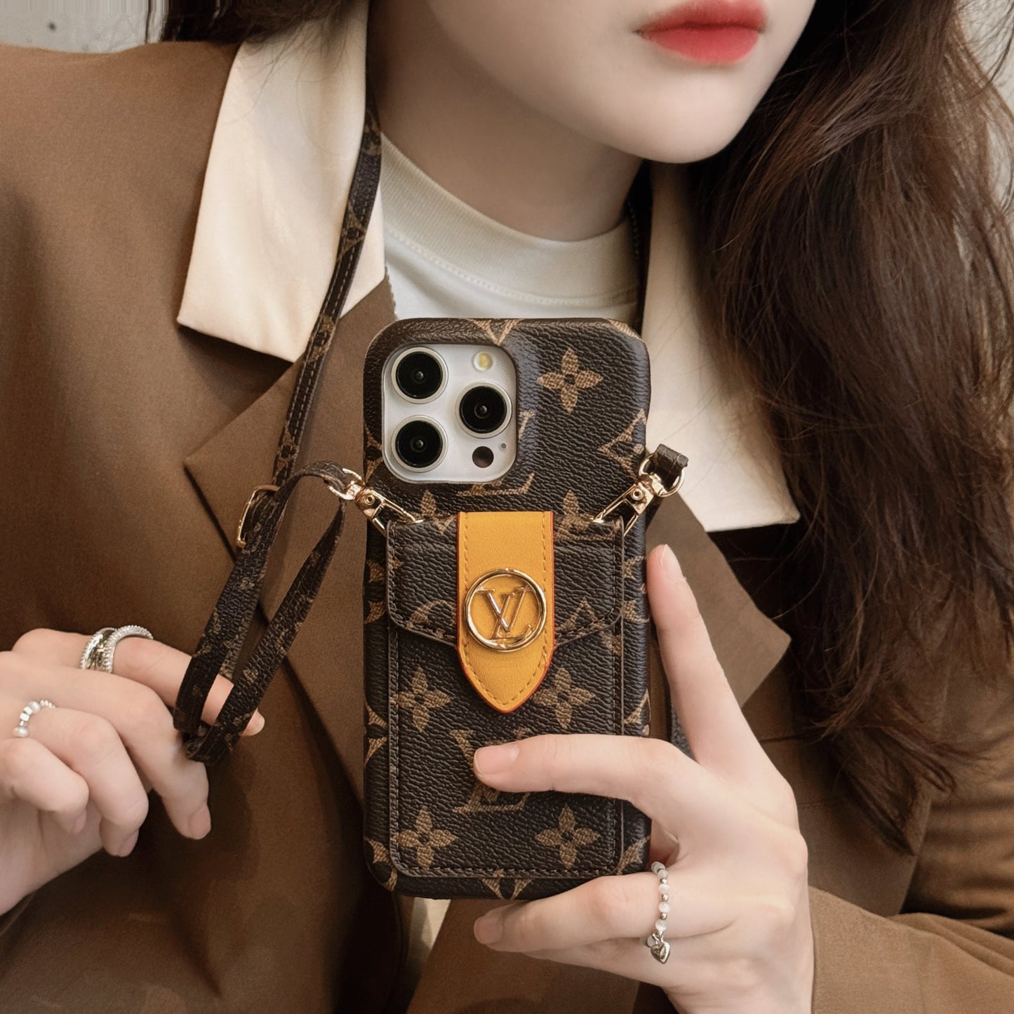 Luxusní řetízkové pouzdro na iPhone