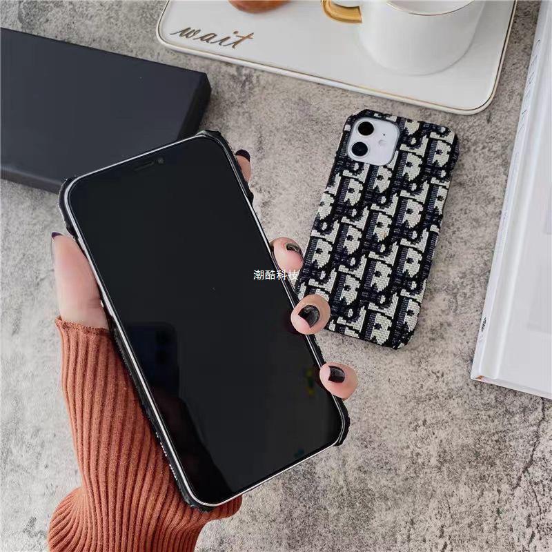 Módní látkové pouzdro na iPhone