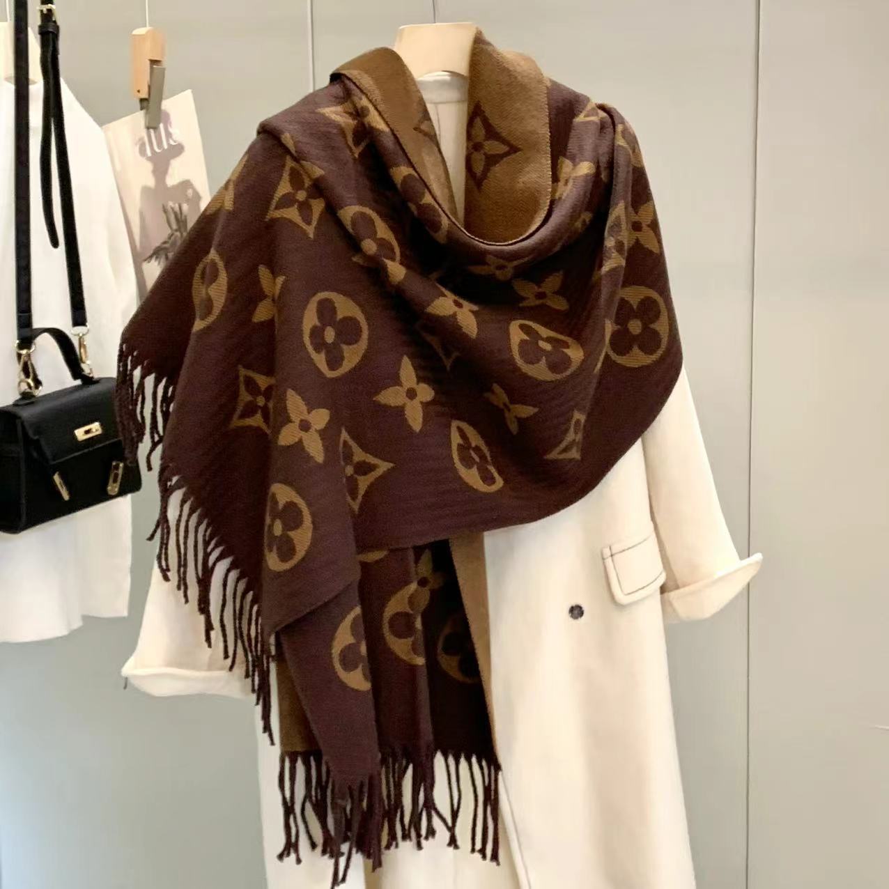 Letter-Pattern Cashmere Scarf – Soft, Warm & Lightweight