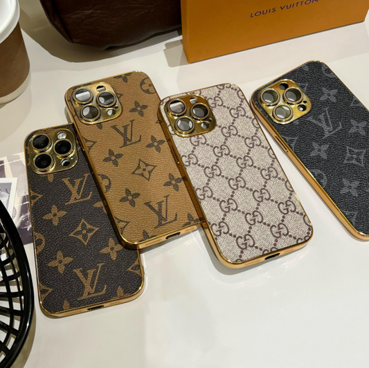 Luxusní klasické pouzdro na iPhone s monogramem a galvanicky pokovenými zlatými okraji