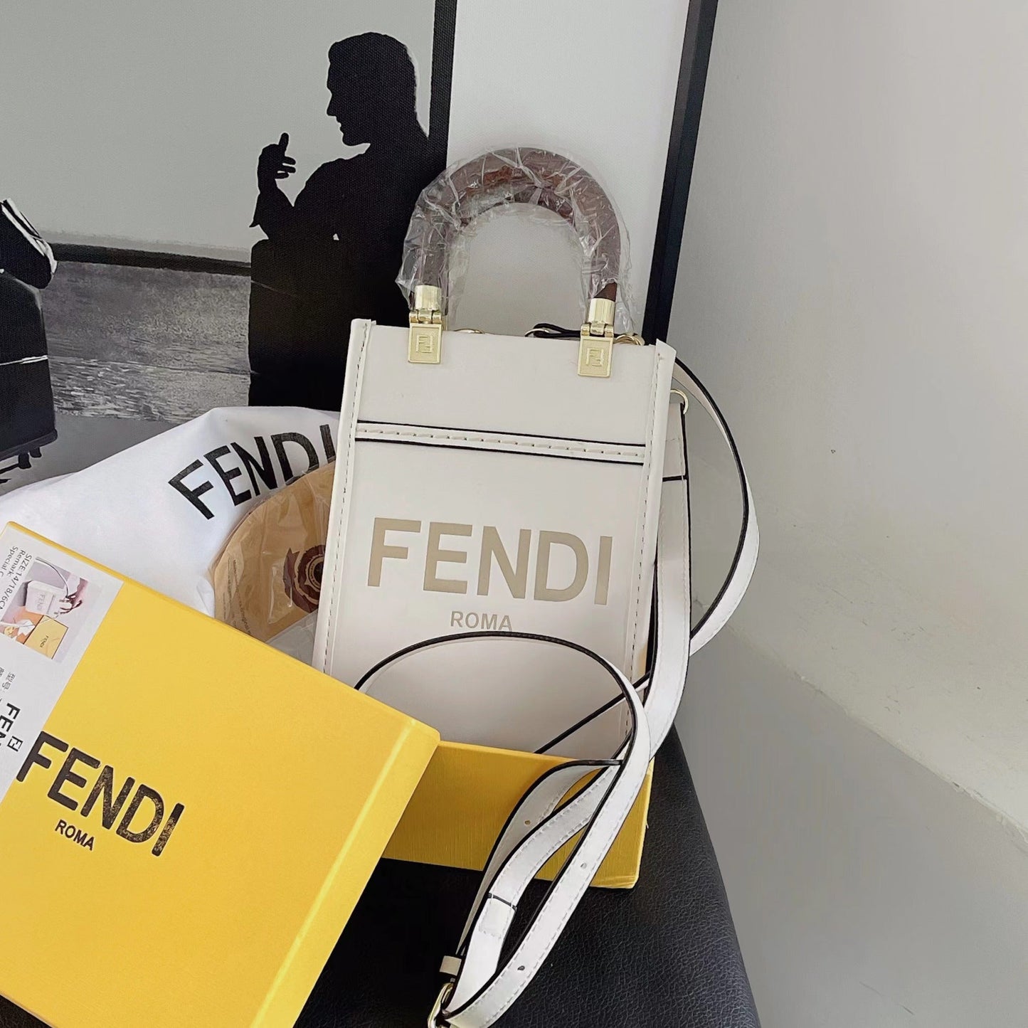 Klasická kabelka s crossbody popruhem