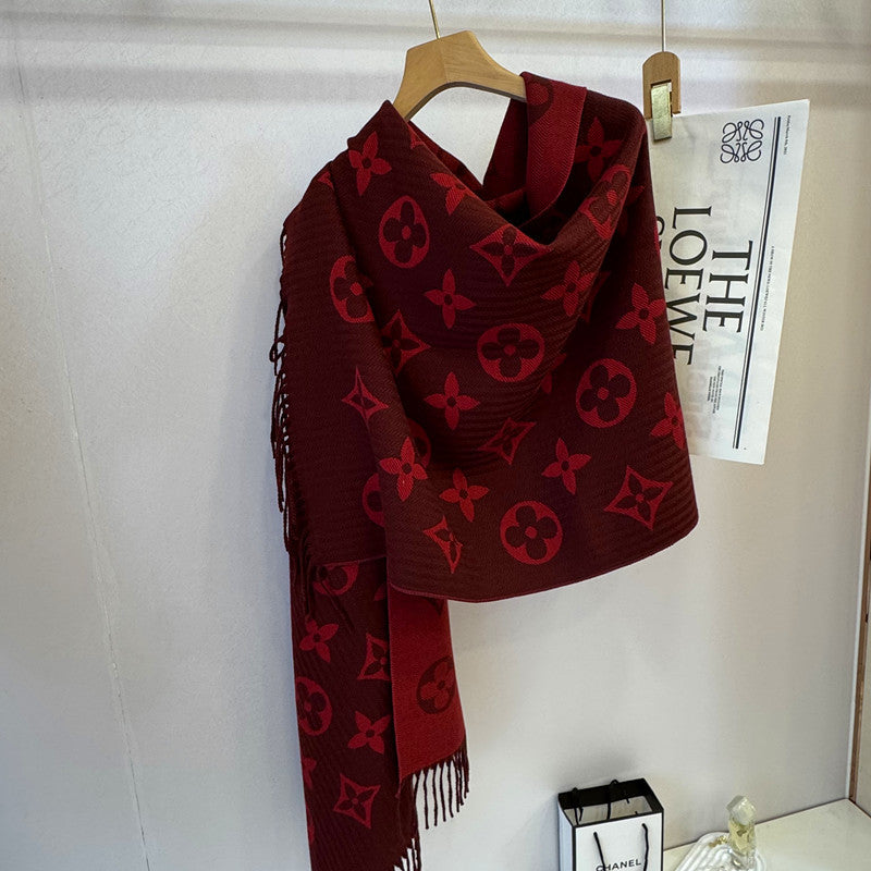 Letter-Pattern Cashmere Scarf – Soft, Warm & Lightweight