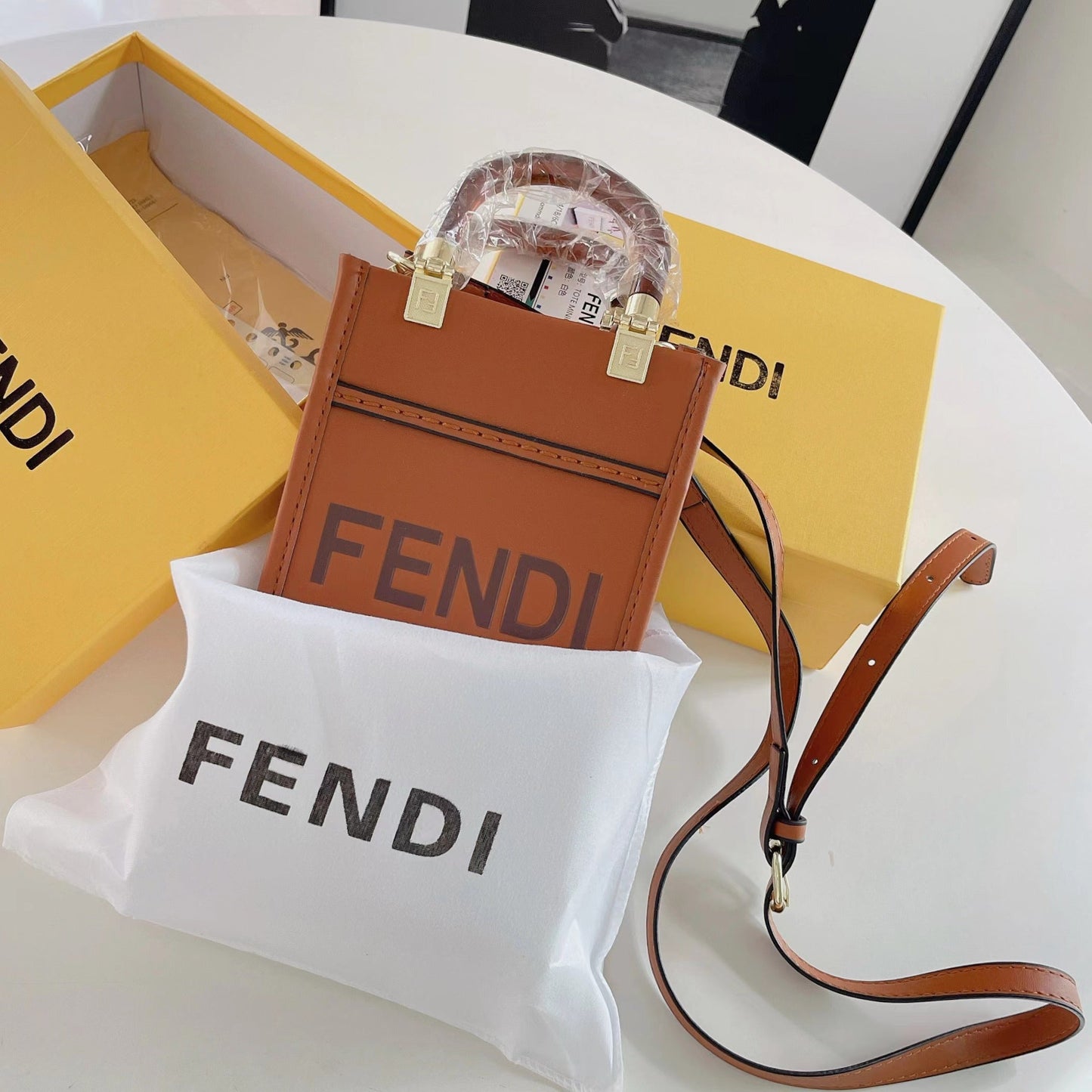 Klasická kabelka s crossbody popruhem