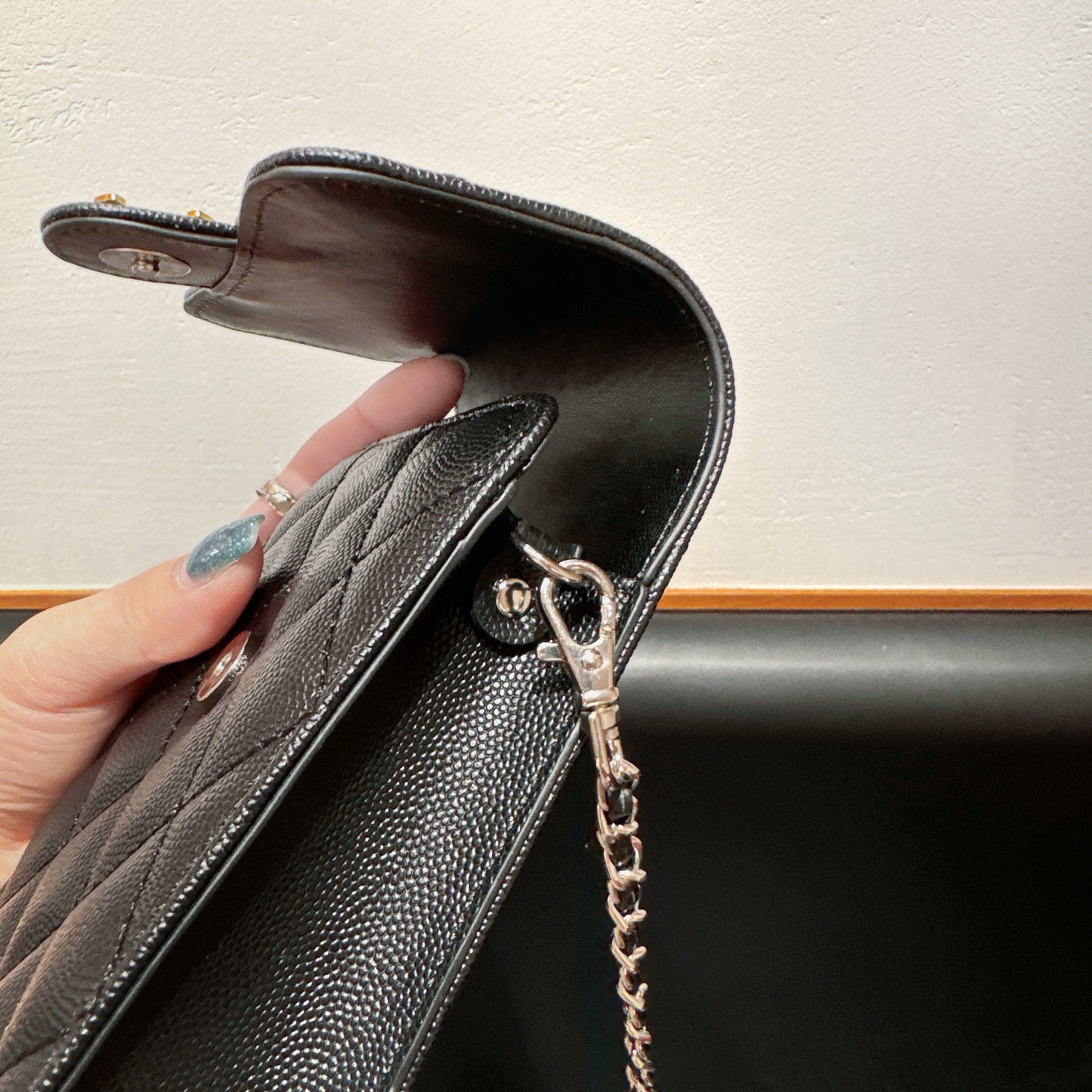 Crossbody kožená taška na telefon