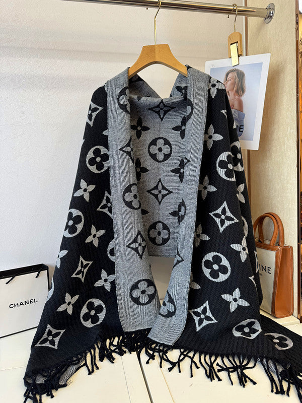Letter-Pattern Cashmere Scarf – Soft, Warm & Lightweight