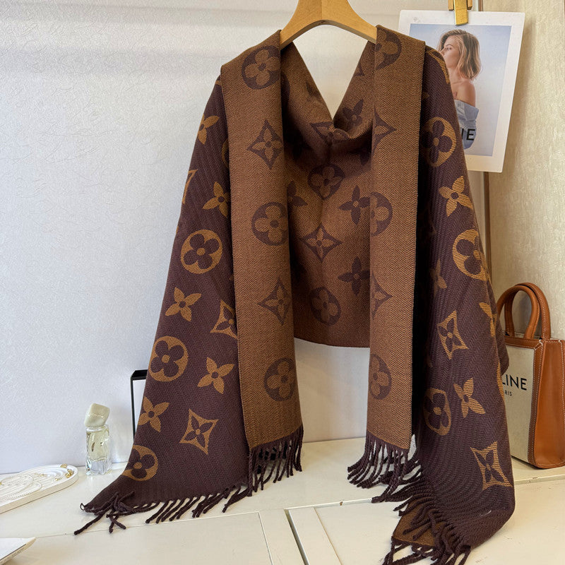 Letter-Pattern Cashmere Scarf – Soft, Warm & Lightweight