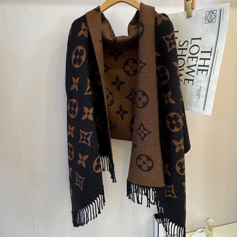 Letter-Pattern Cashmere Scarf – Soft, Warm & Lightweight