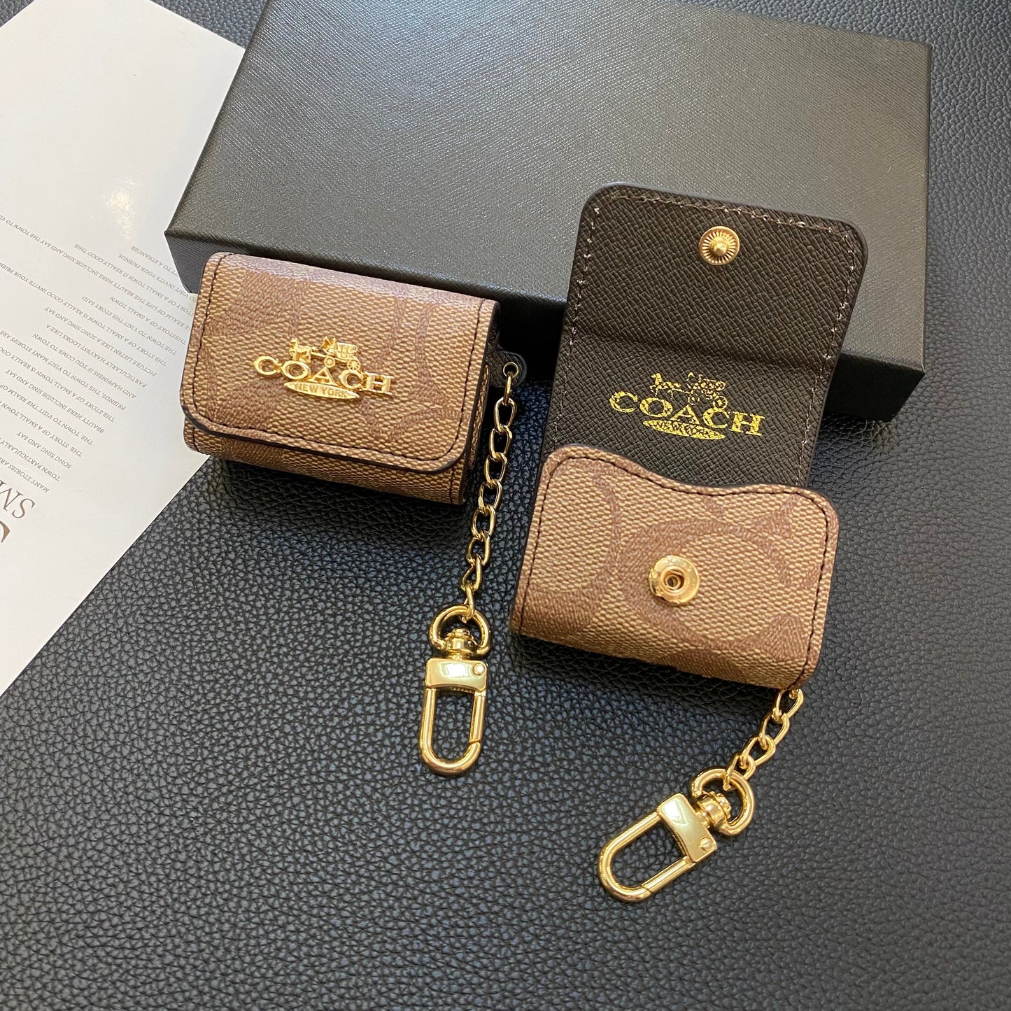 Luxusní pouzdra Coach AirPods Pro světle hnědá- LGK240425