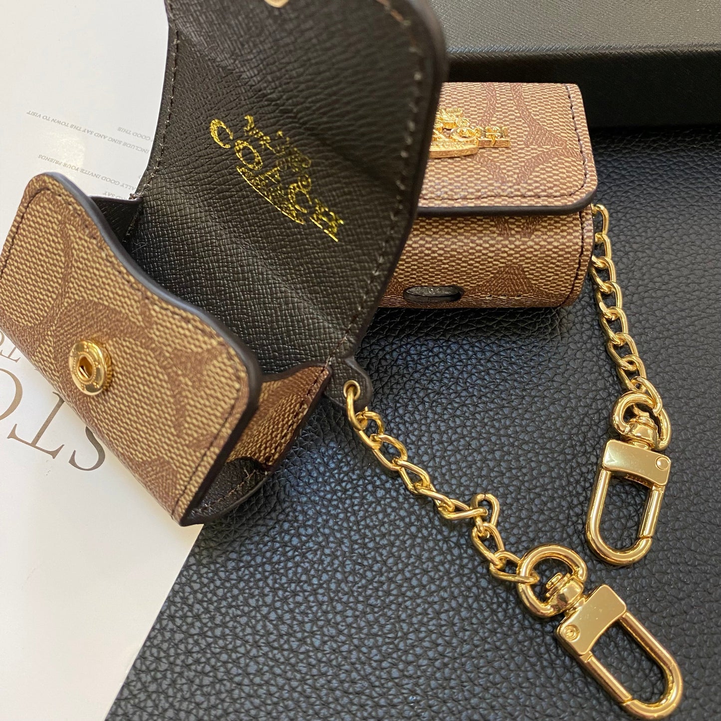 Luxusní pouzdra Coach AirPods Pro světle hnědá- LGK240425