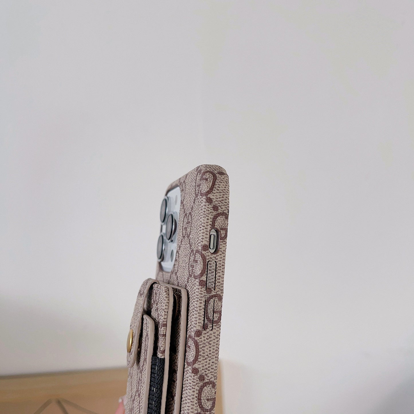 Prémiové pouzdro na kartu iPhone