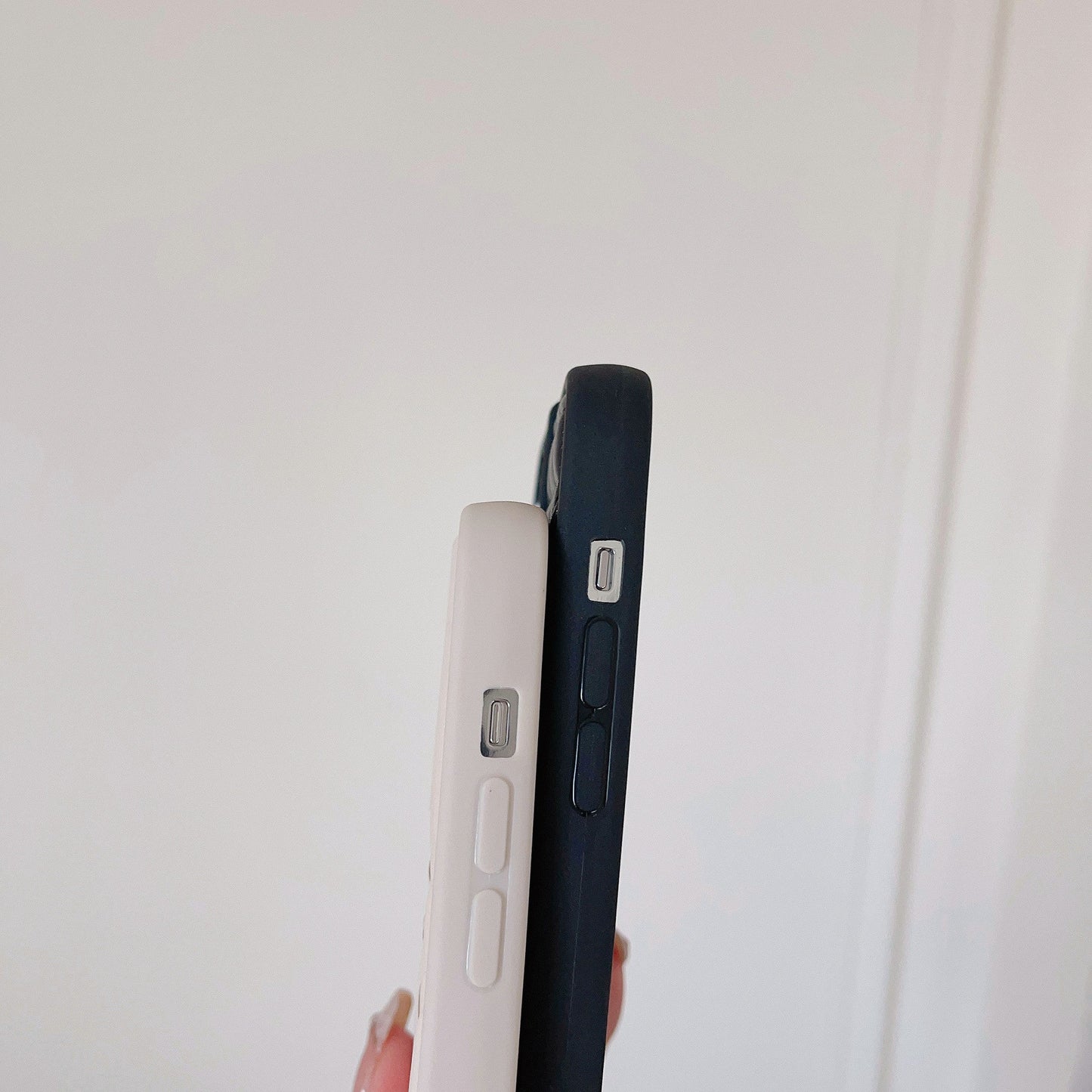 Módní kožené pouzdro na iPhone se zlatým logem