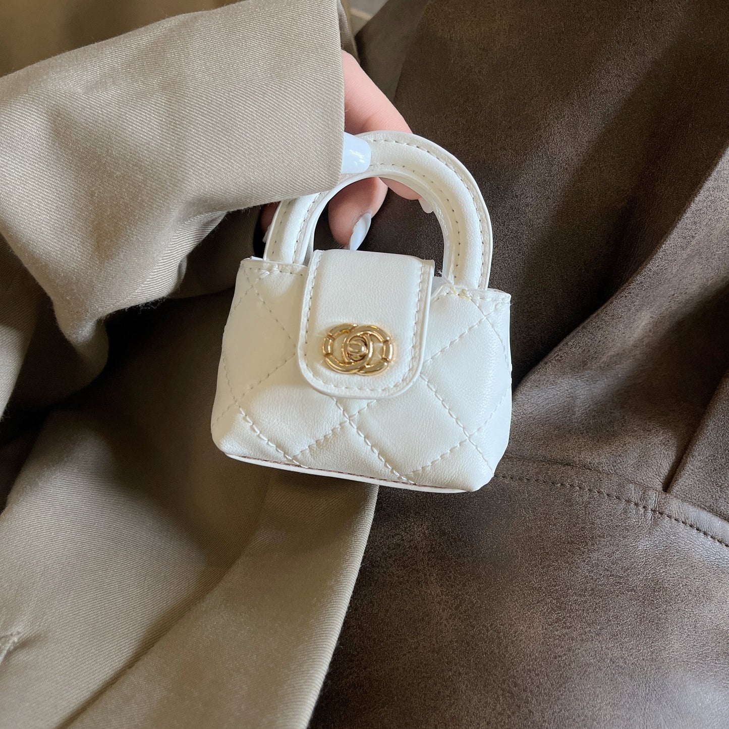Roztomilé pouzdro na AirPods ve stylu mini kabelky s řetízkovým popruhem