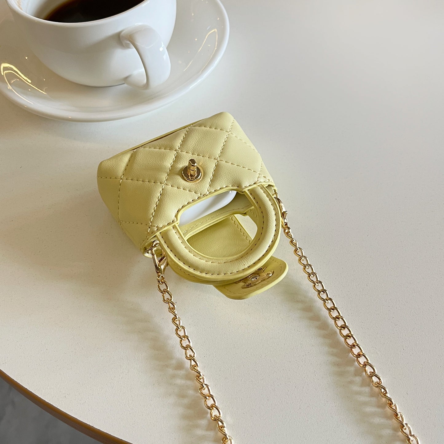 Roztomilé pouzdro na AirPods ve stylu mini kabelky s řetízkovým popruhem