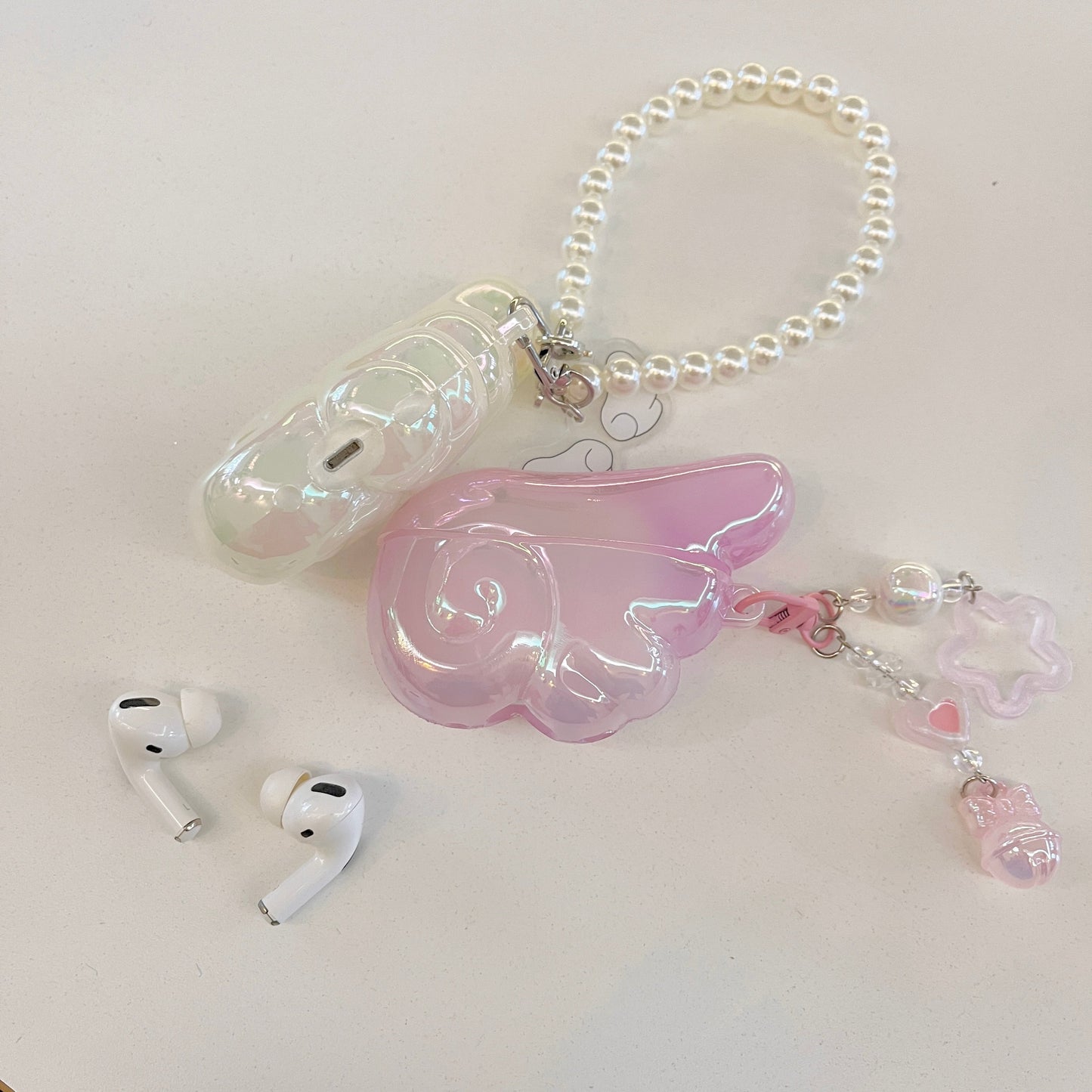 Pouzdro na AirPods Angel Wing s perleťovým & korálkovým kouzlem
