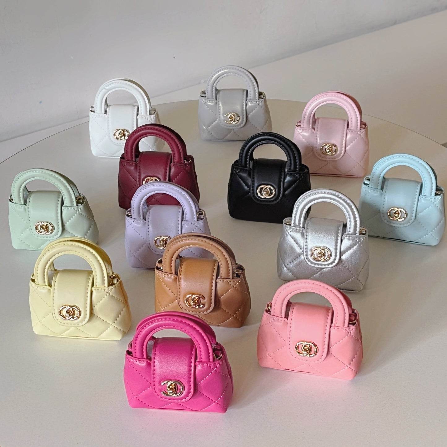 Roztomilé pouzdro na AirPods ve stylu mini kabelky s řetízkovým popruhem