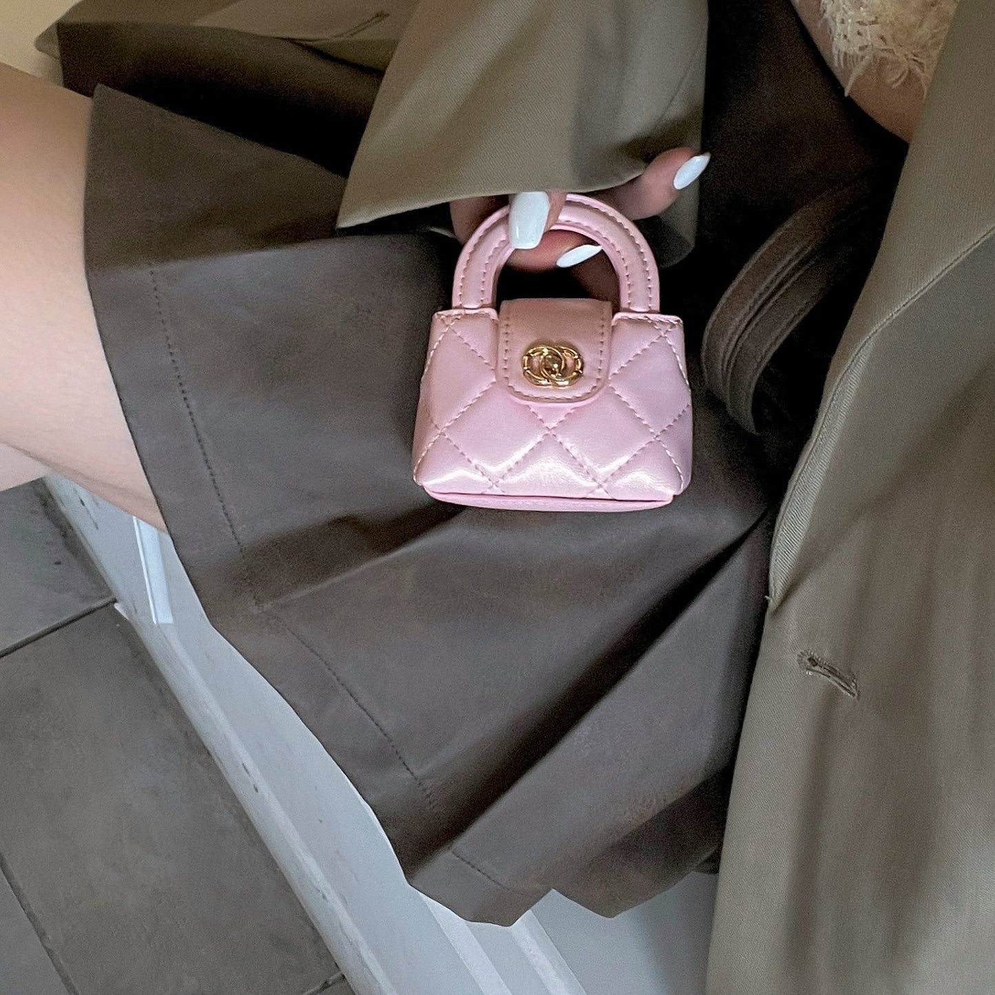 Roztomilé pouzdro na AirPods ve stylu mini kabelky s řetízkovým popruhem