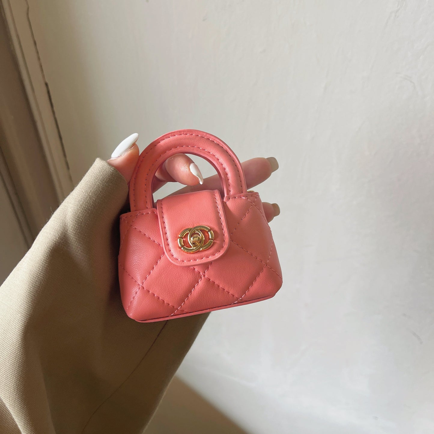 Roztomilé pouzdro na AirPods ve stylu mini kabelky s řetízkovým popruhem