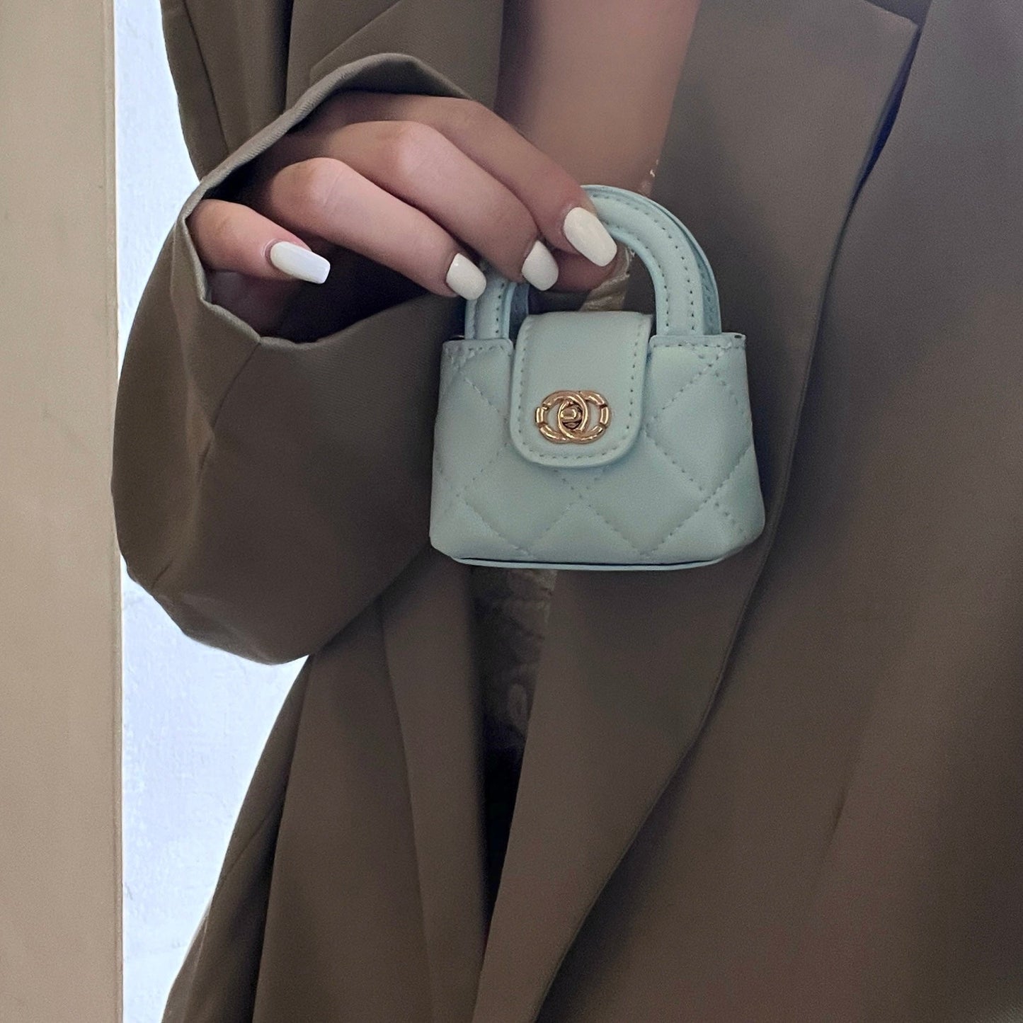Roztomilé pouzdro na AirPods ve stylu mini kabelky s řetízkovým popruhem