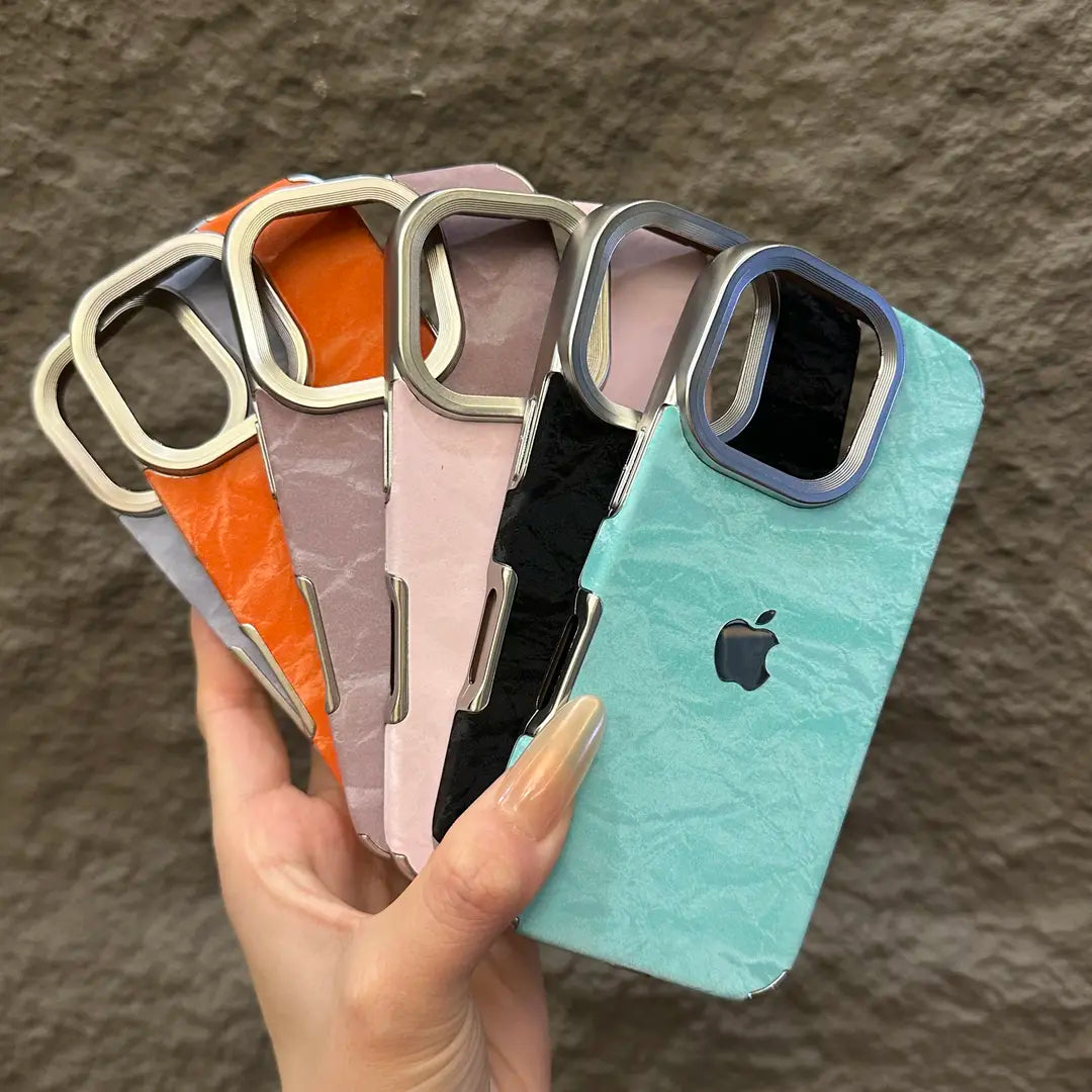 Pouzdro na iPhone se sametovou sněhovou texturou s galvanicky pokoveným rámem