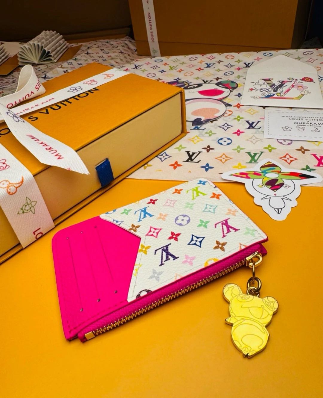 L--Inspired Card Holder Wallet: Elegantní & Funkční!