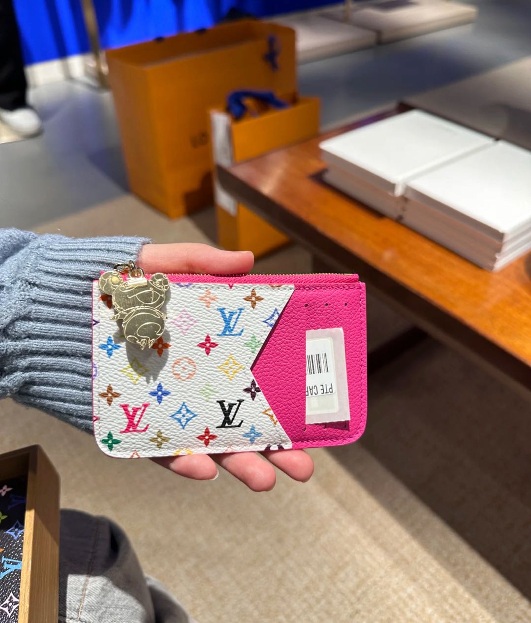 L--Inspired Card Holder Wallet: Elegantní & Funkční!
