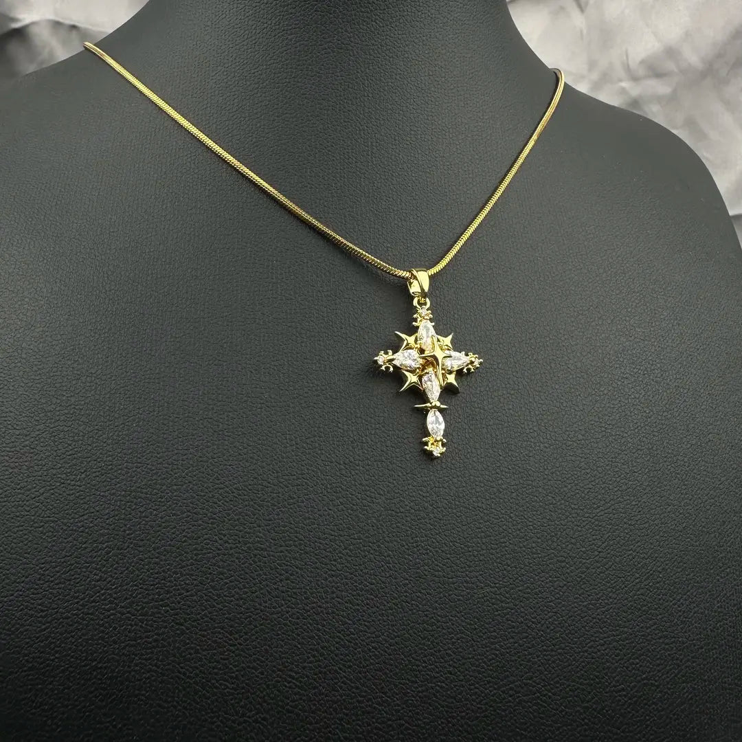 Pavé gotický kříž Titanový náhrdelník Full CZ Detail · Heavy Shine · Premium Statement