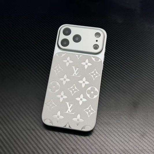 Luxusní kožené pouzdro na telefon s monogramovým vzorem a plnou ochranou fotoaparátu