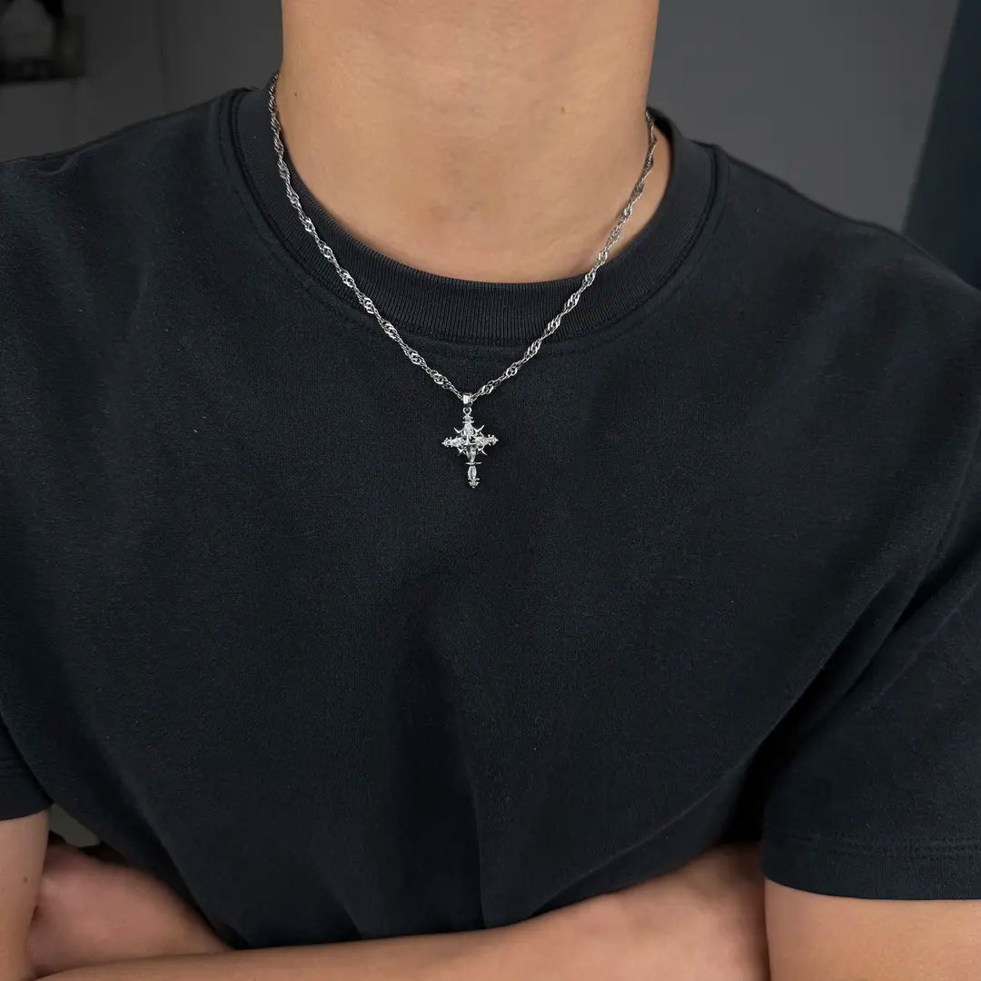 Pavé gotický kříž Titanový náhrdelník Full CZ Detail · Heavy Shine · Premium Statement