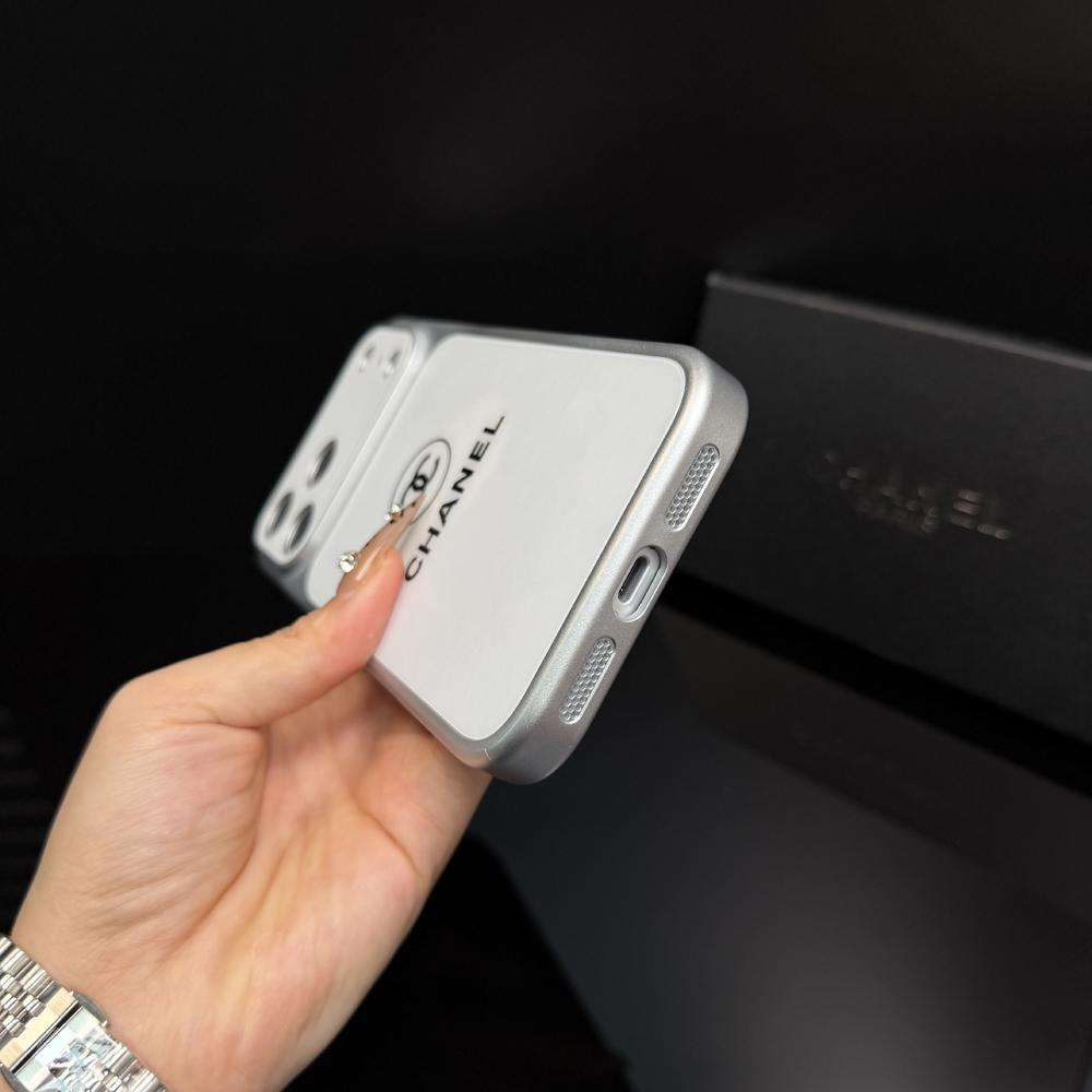 Minimalistický matný ochranný obal na iPhone