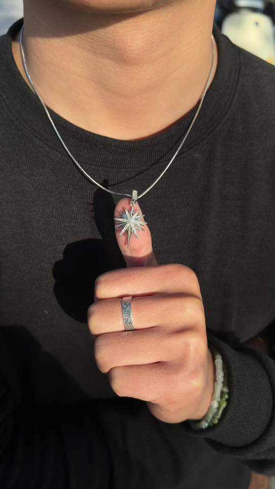Starburst Pavé Titanium Náhrdelník — Radiant Crystal Statement