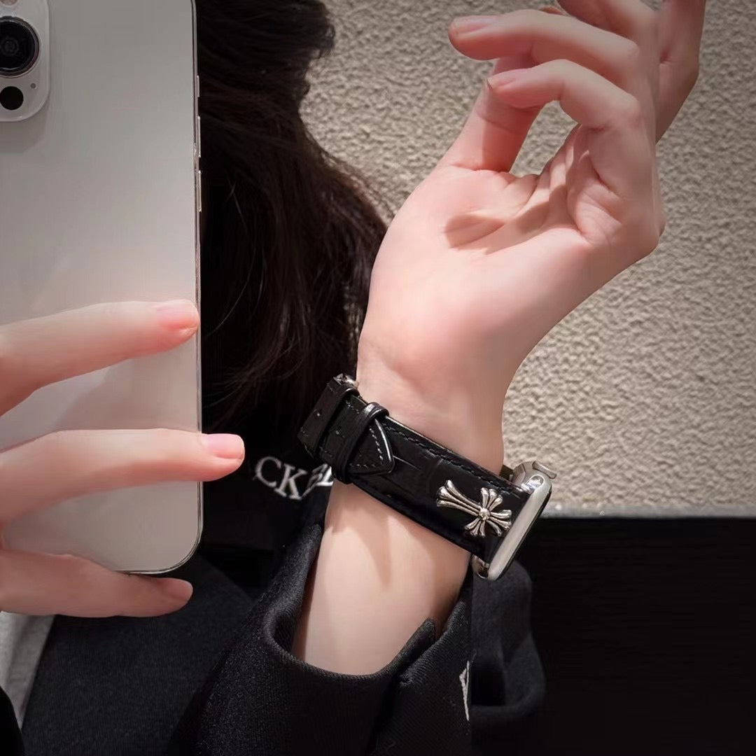 Křížový kožený řemínek Apple Watch